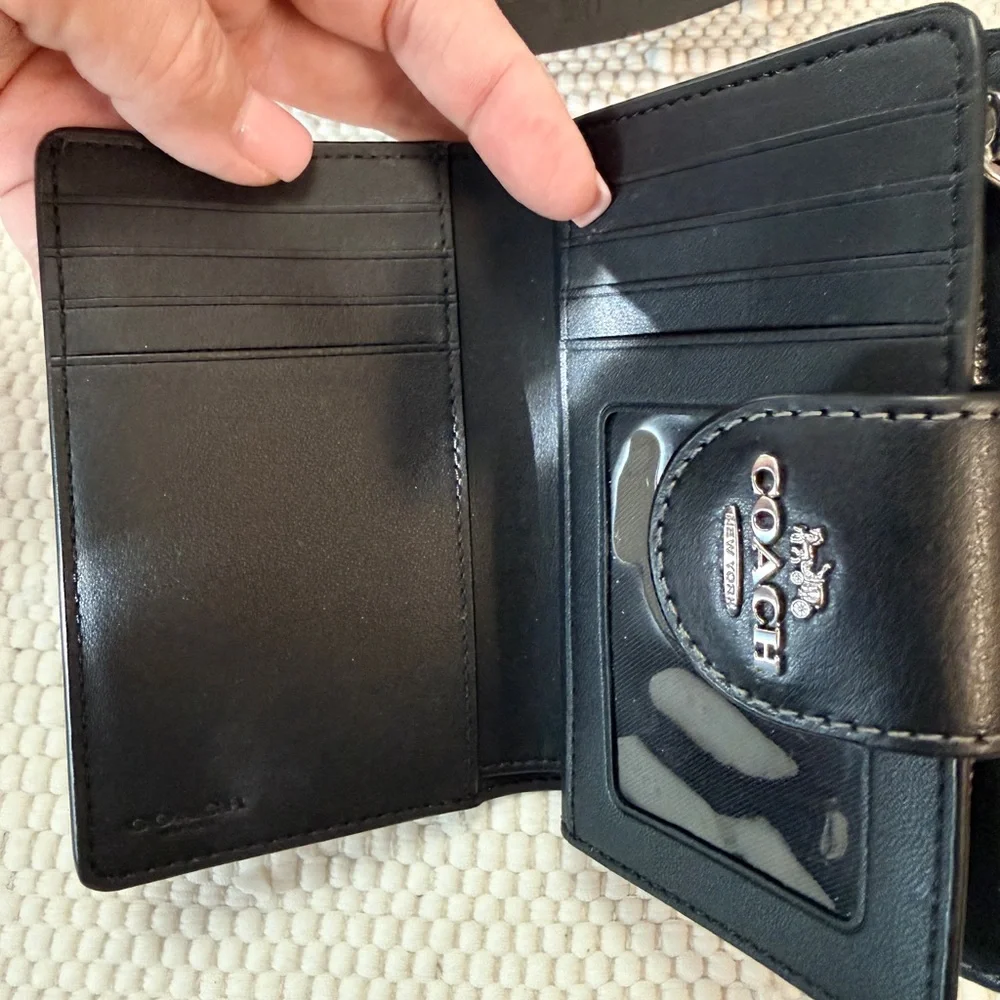 Coach White and Black Signature Wallet - Picture 8 of 9